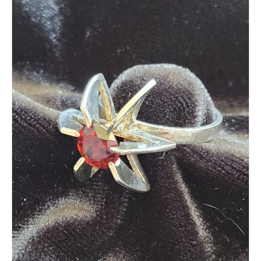 Vintage MCM Starburst Sterling‎ Silver Red Stone Ring Garnet Unique Size 7